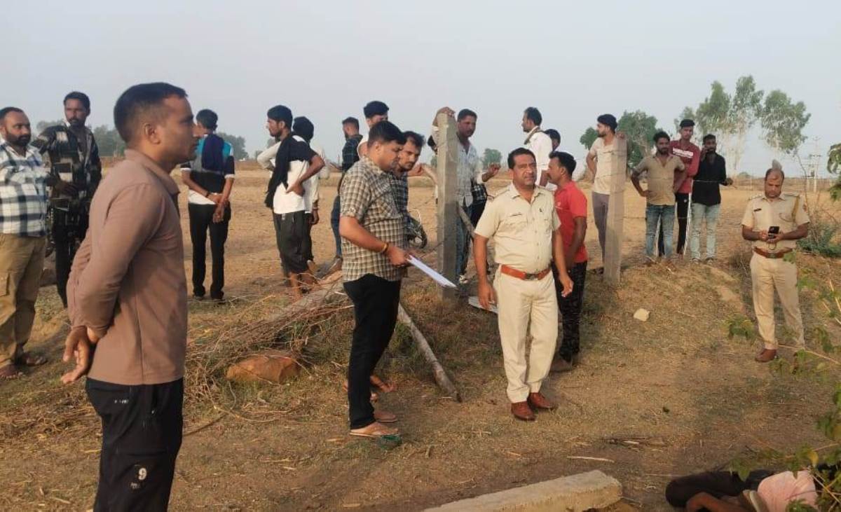 Due to love affair, a boy and a girl committed suicide by hanging themselves from a tree