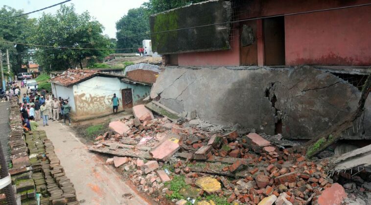 Rajasthan के बाद MP में गिरी स्कूल की छत